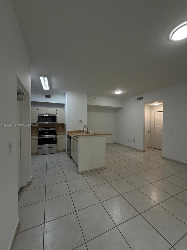 Primary Photo - 7280 NW 114th Ave