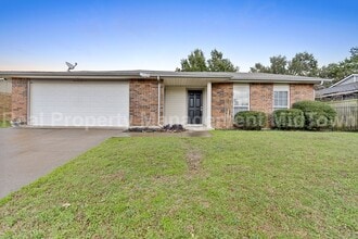 Building Photo - 2801 Meadowview Dr