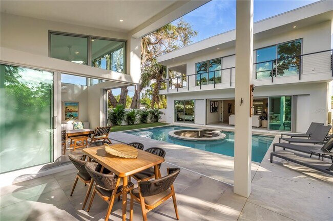 Building Photo - 2065 Goldenrod St