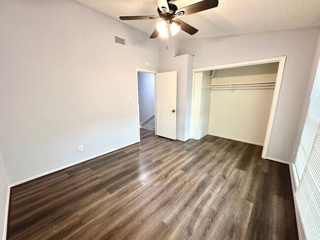 Building Photo - 3822 Southway Dr