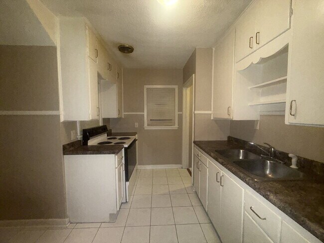 Building Photo - 1517 E Jefferson Ave