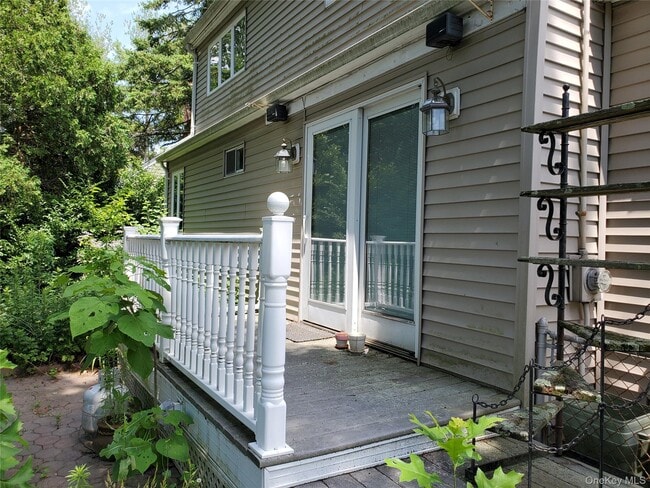 Building Photo - 30 Jervis Ave