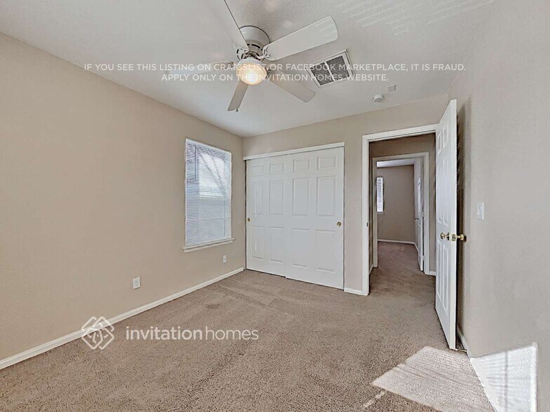 Building Photo - 712 Willow Dr