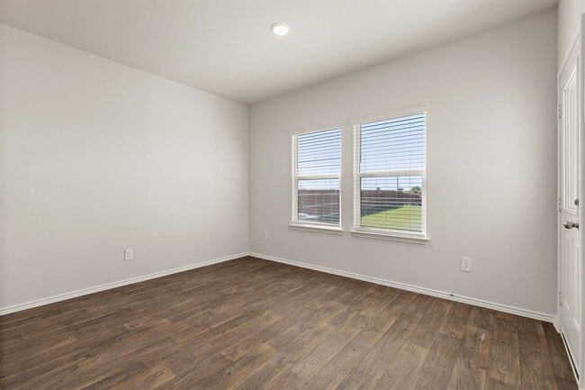 Building Photo - 257 Frogmore Lp
