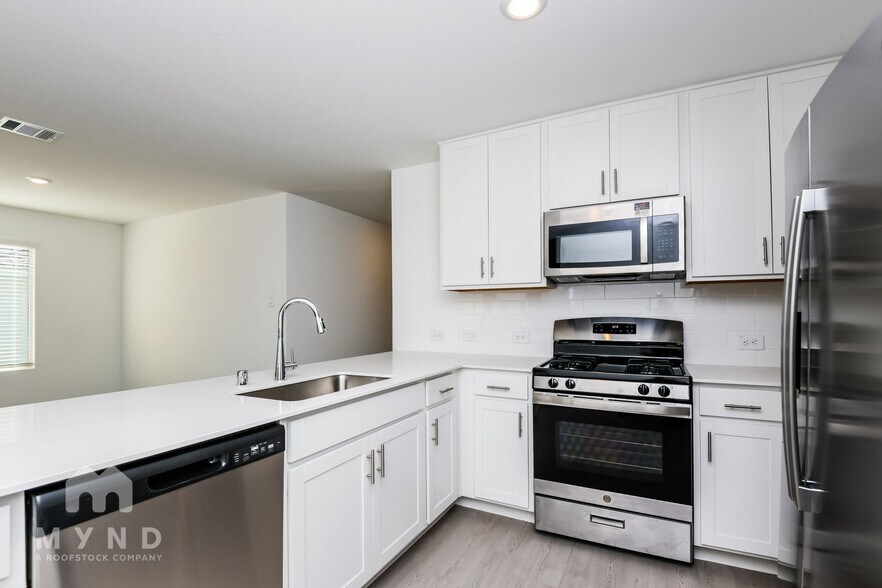 Building Photo - 2725 Ctr Crk Ln