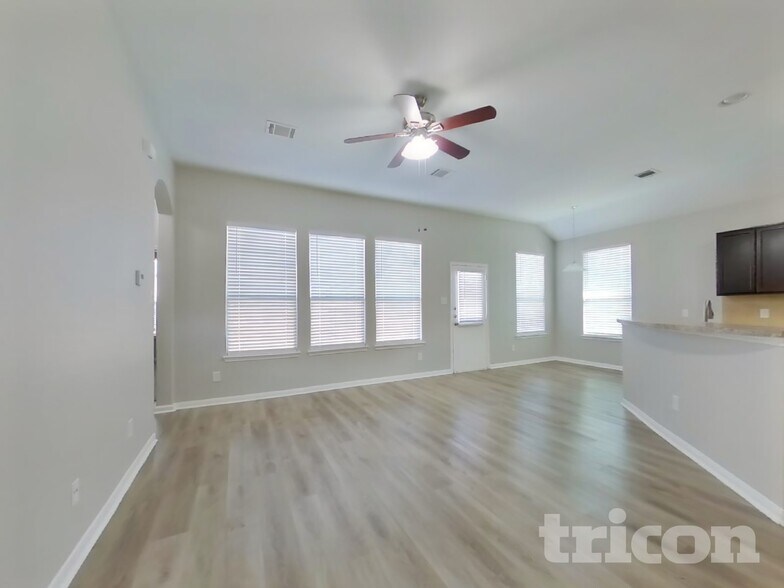 Building Photo - 12850 Spruce Cir