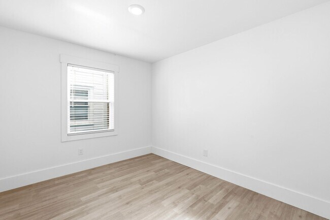 Building Photo - Updated 3-Bedroom Home with Modern Comforts Near Downtown Wilmington