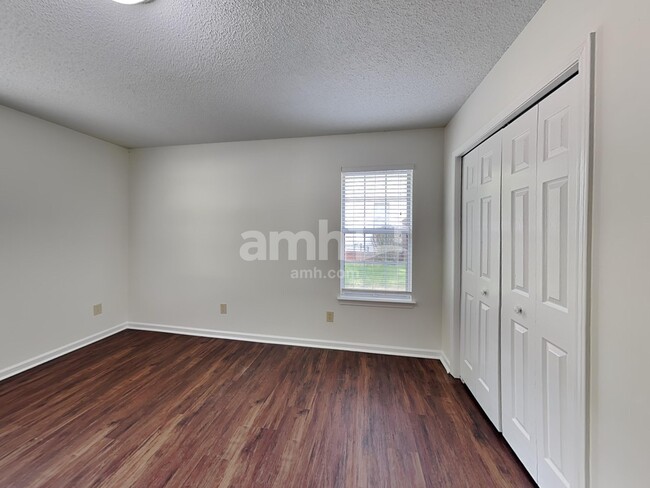 Building Photo - 3023 Laurelwood Dr
