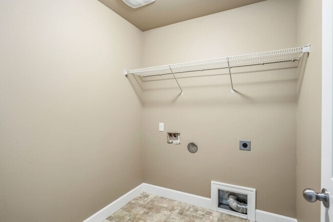 Building Photo - Spacious 4-Bedroom Home with New Paint & Carpet, Fenced Yard