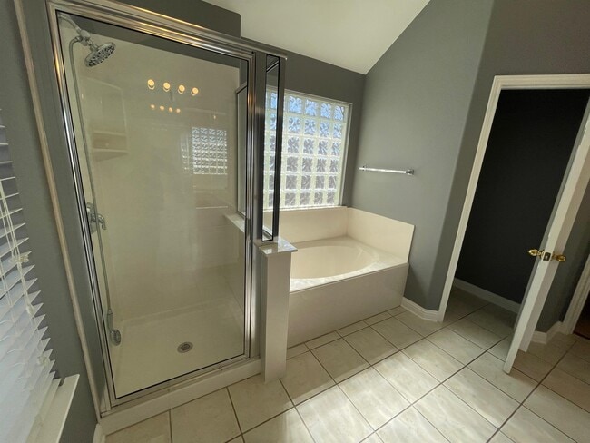 Building Photo - 10312 Yellowstone Dr