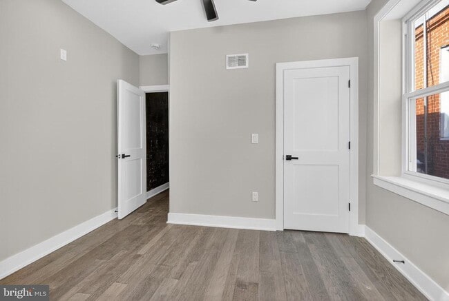 Building Photo - 34 W Sharpnack St