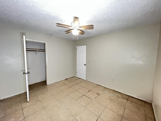 Building Photo - 1087 Old S Dr