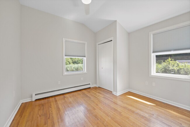 Building Photo - 159 E Johnson Ave