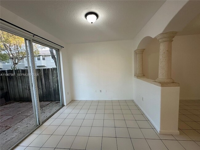 Building Photo - 2615 SE 15th Pl