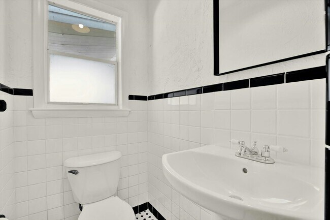 Building Photo - 1614 N Osceola Ave
