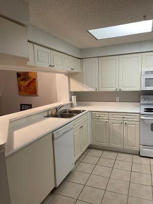 Building Photo - 3022 Alcazar Pl