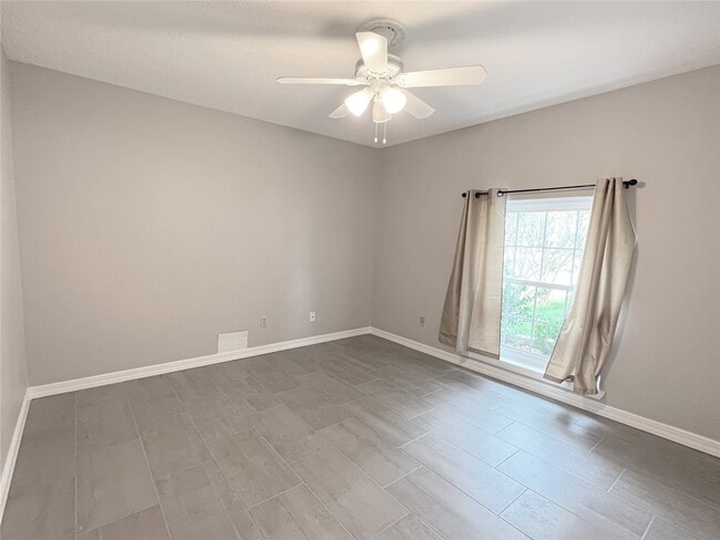 Building Photo - 6210 Creekside Ln