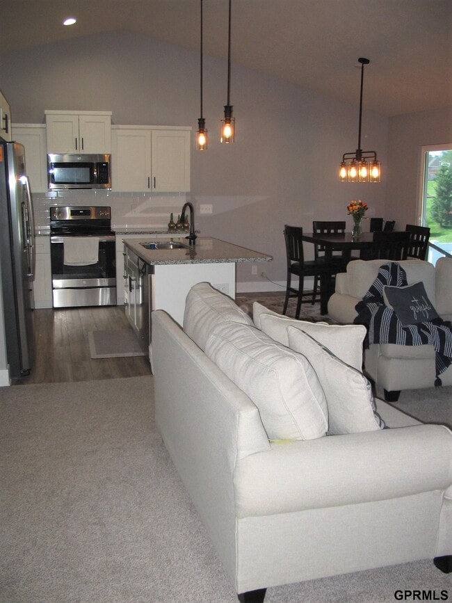 Building Photo - 3031 Lakeside Dr