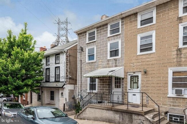 Building Photo - 120 Grape St