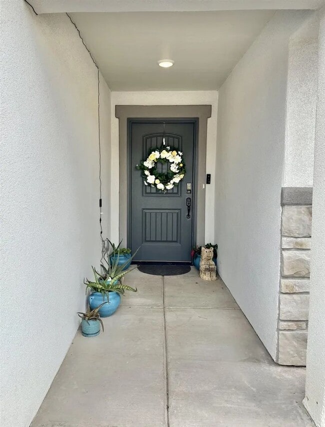 Building Photo - Beautiful 4 Bedroom/3 Bathroom Home