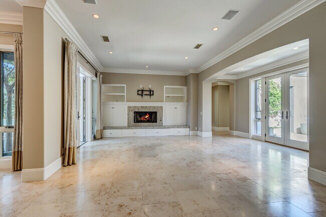 Building Photo - Sophisticated Mediterranean Villa in Newpo...