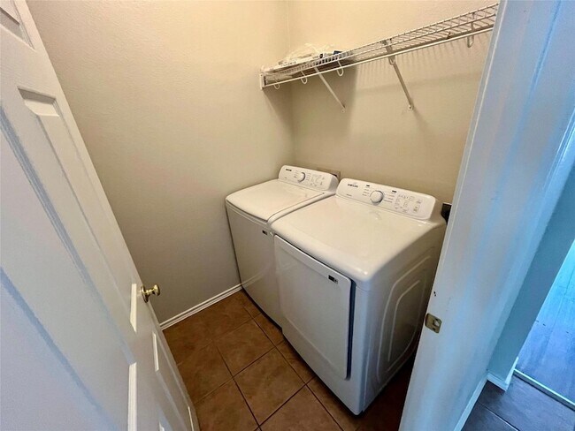 Building Photo - 18708 Dry Pond Dr