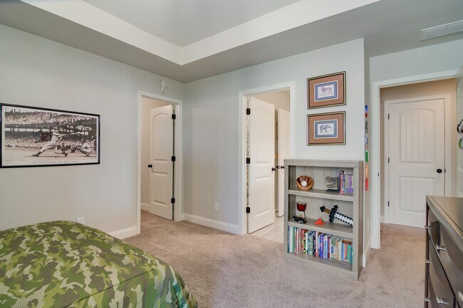 Building Photo - Available NOW MUST  see in McCoy's Creek