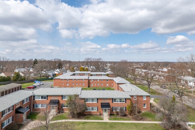 Building Photo - Riverview Manor Apartments