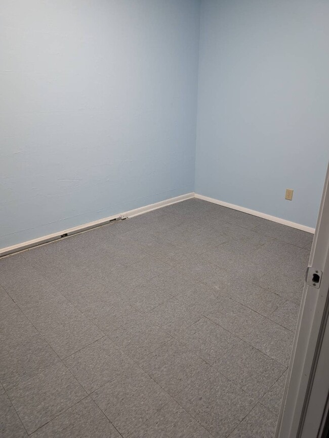 Building Photo - 70 E Main St