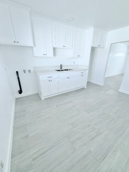 Building Photo - 8729 Lyndora St