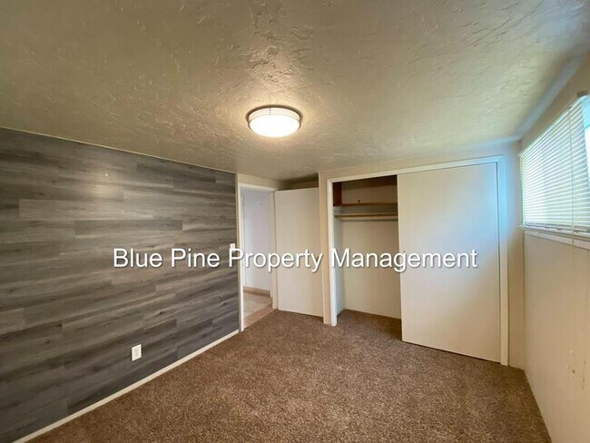 Building Photo - 53 N 4400 E