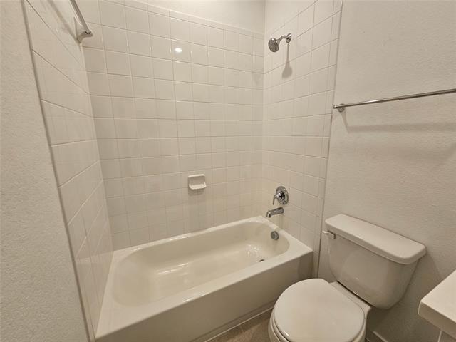 Building Photo - 3915 Chesapeake Ln