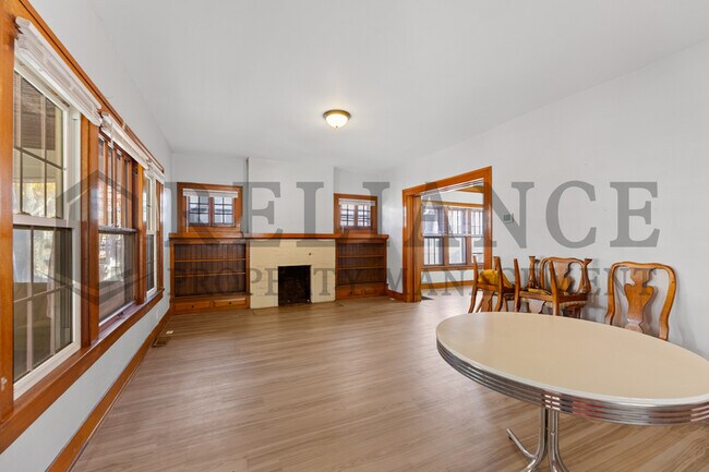 Building Photo - 3325 Victor Pl