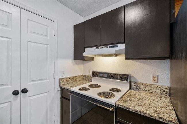 Building Photo - 2101 Blueberry Ln