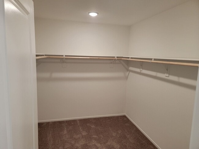 Building Photo - AVAILABLE MAY 15TH