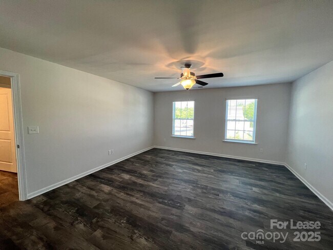 Building Photo - 7868 Whispering Strm Dr