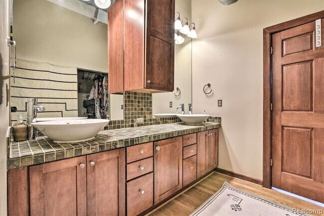 Building Photo - 1395 Antietam Ave