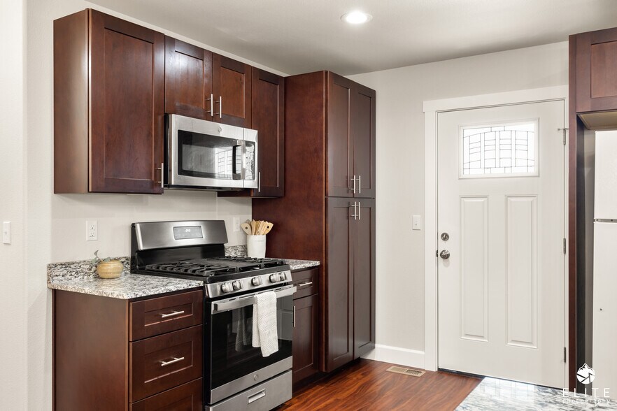 Building Photo - 920 W Wilder Ave