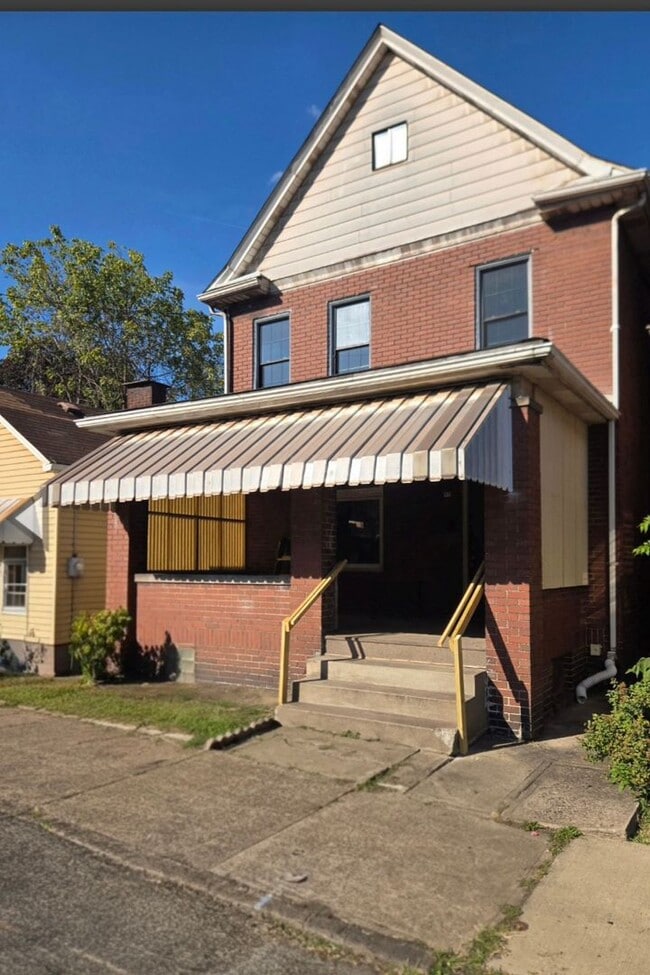 Building Photo - Updated 3br house!