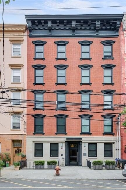Building Photo - 117 Willow Ave