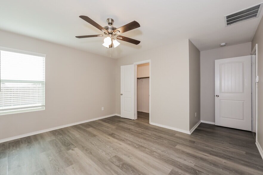 Building Photo - 1124 Skyline Dr