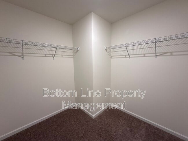 Building Photo - 5278 Maynard Hl Dr