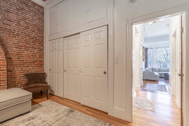 Building Photo - 462 Beacon St