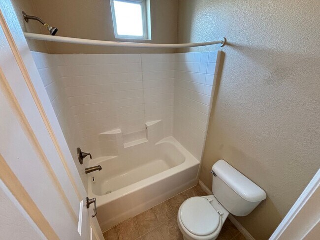 Building Photo - Elegant 3Bed/3Bath Home with Loft in the P...