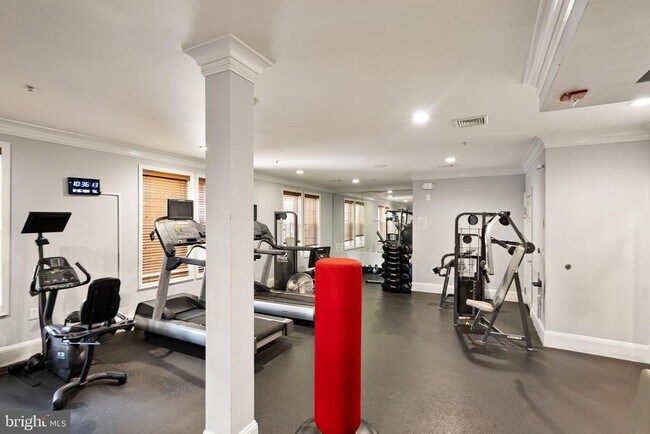 Building Photo - 2465 Army Navy Dr