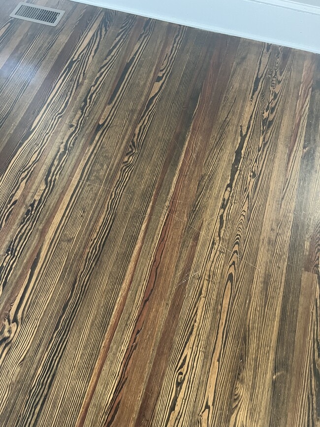 Building Photo - 603 Poplar Ave