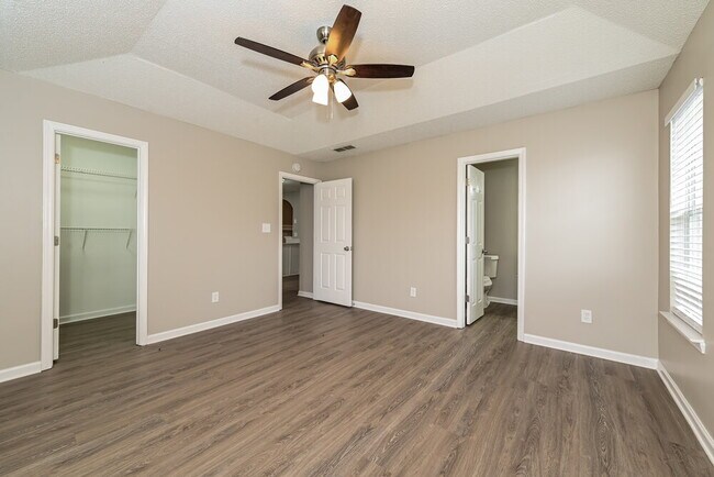 Building Photo - 6725 Biscayne