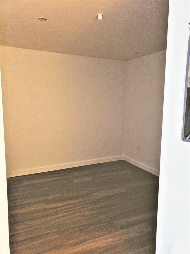 Interior Photo - Aros