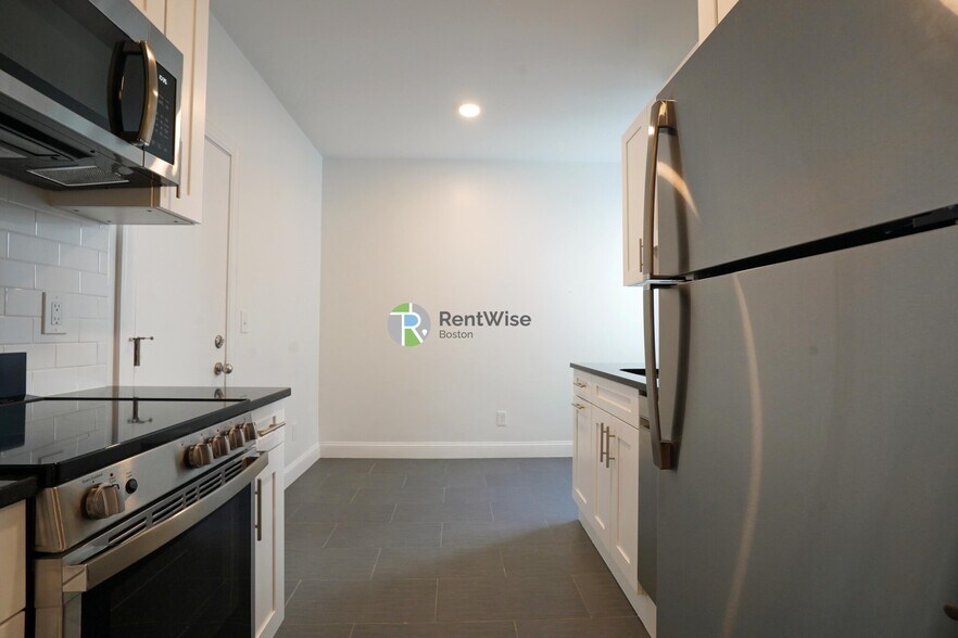 Building Photo - 123 Sutherland Rd