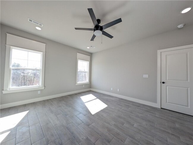 Building Photo - 25 Thornaby Dr